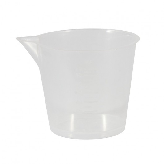 Vaso medidor de 70 ml de plástico transparente con graduaciones y borde vertedor.